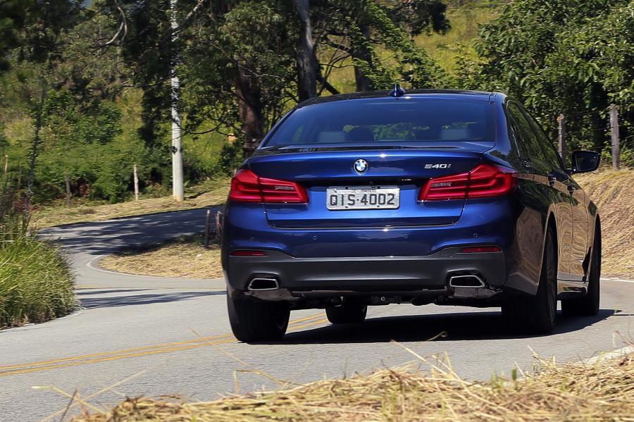  BMW 540i Sedan M Sport 2017 года  (LA) (фото 34 из 40)
